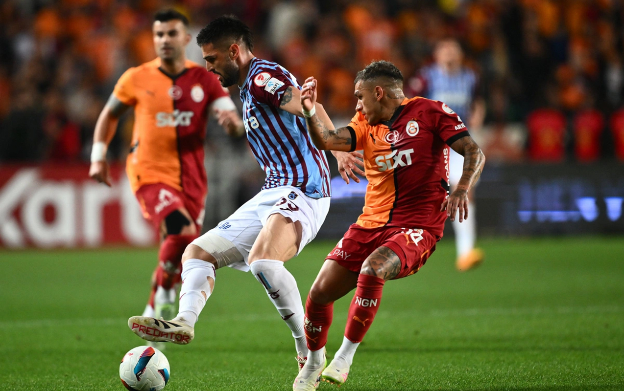 qalatasaray-reqibini-darmadagin-etdi