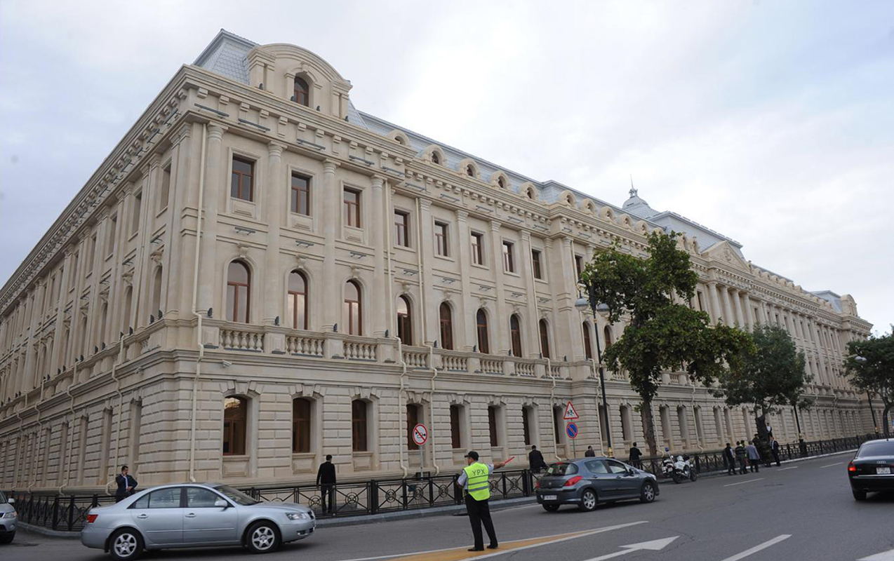 bu-mektebi-polis-24-saat-qoruyacaq