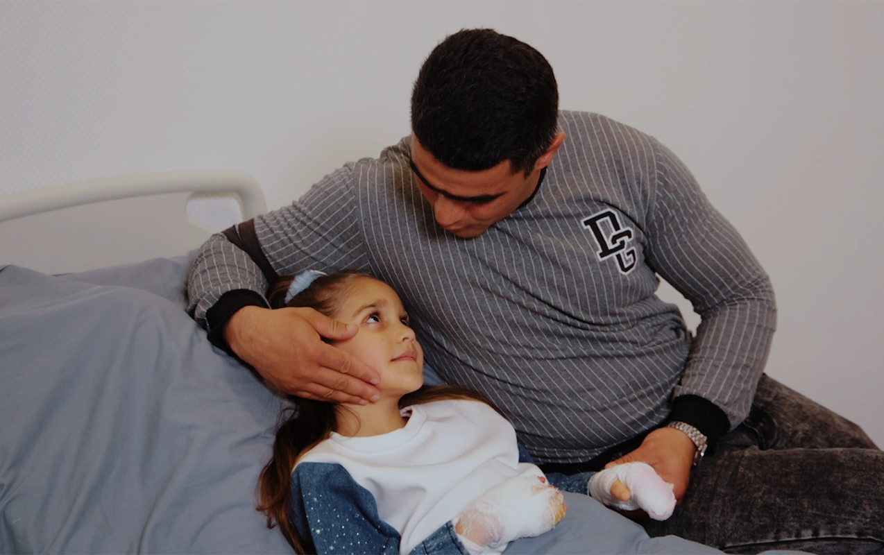 anadangelme-amniotik-bant-sindromlu-azyasli-saglamligina-qovusdu