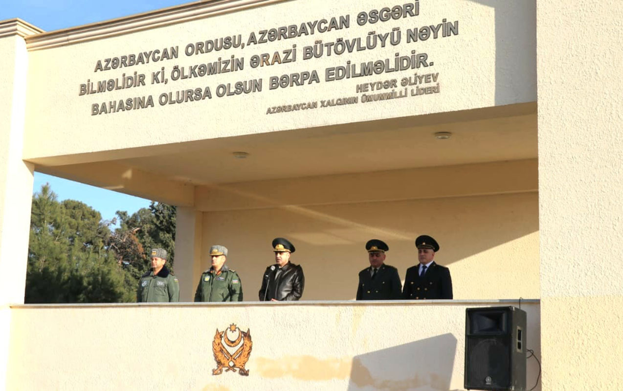 behruz-ehmedov-hhq-nin-qulluqculari-ile-gorusdu