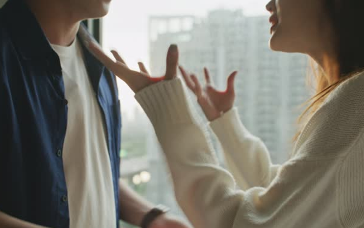 kecmis-arvadinin-muellim-islediyi-mektebde-dava-saldi