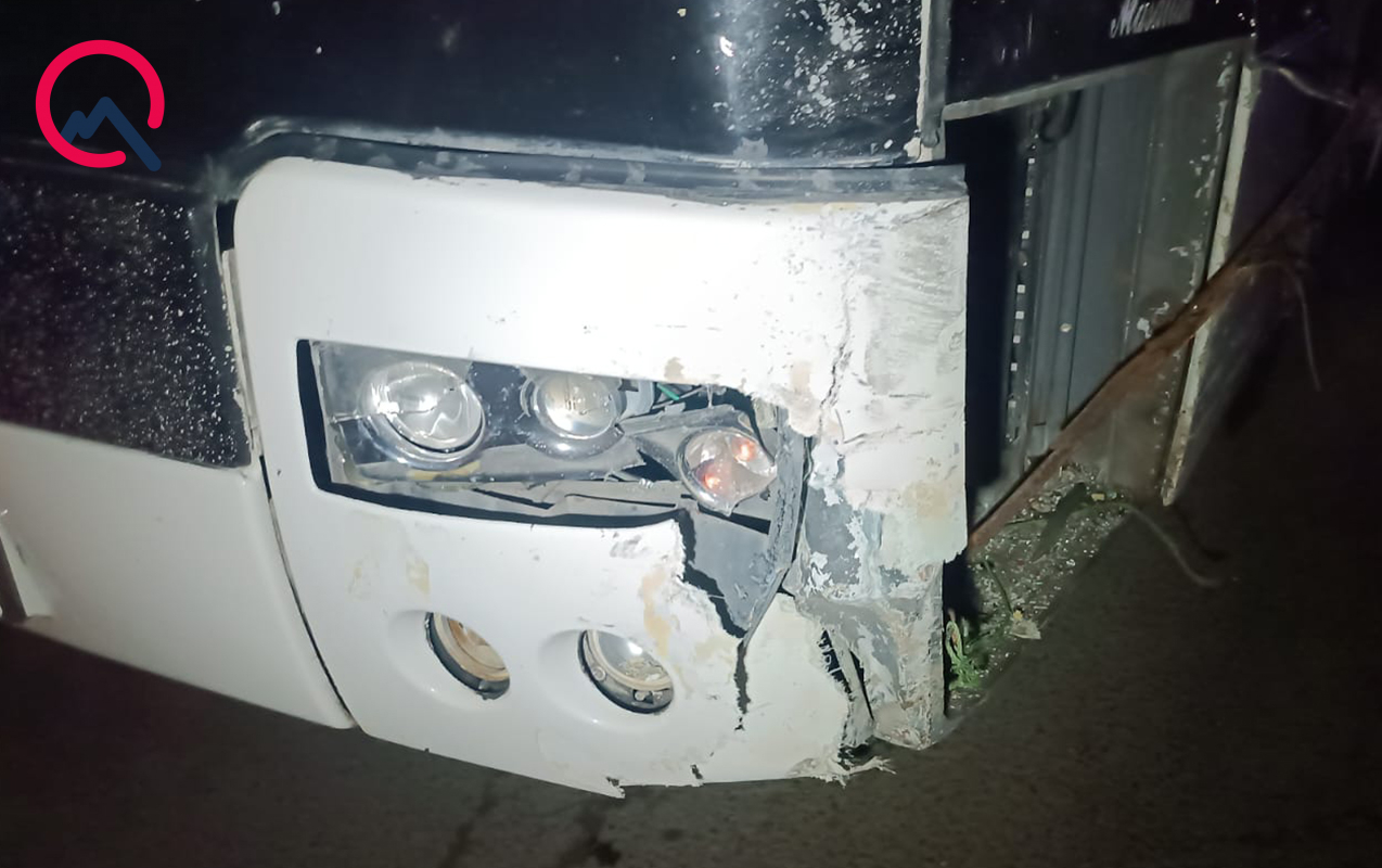 tovuzda-avtomobil-avtobusa-cirpildi-surucu-xestexanaliq-oldu