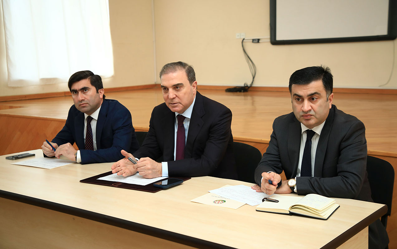 niyazi-bayramov-sakinlerin-muracietlerini-dinledi