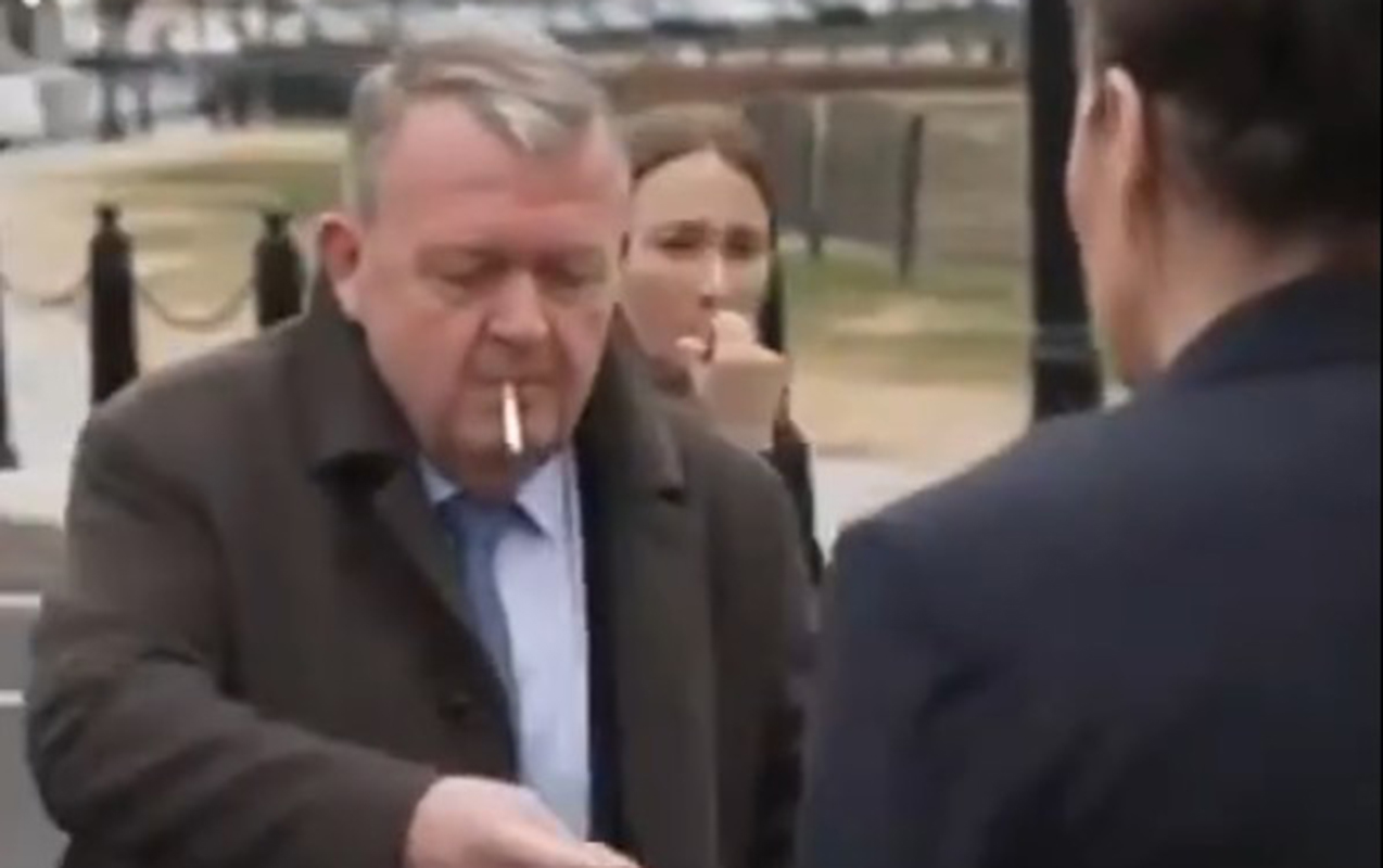 qrenlandiyaya-gore-bir-siqaret-yandirdi