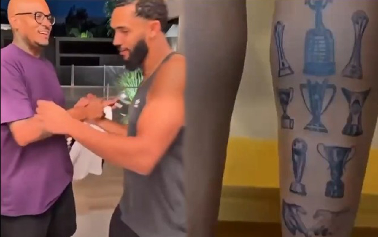 qarabagla-qazandigi-kuboklari-ayagina-doyme-etdirdi