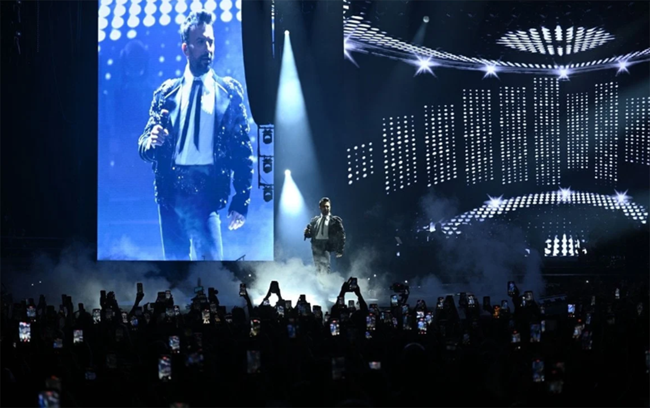 6-ilden-sonra-verdiyi-konsertde-izdiham-yasandi