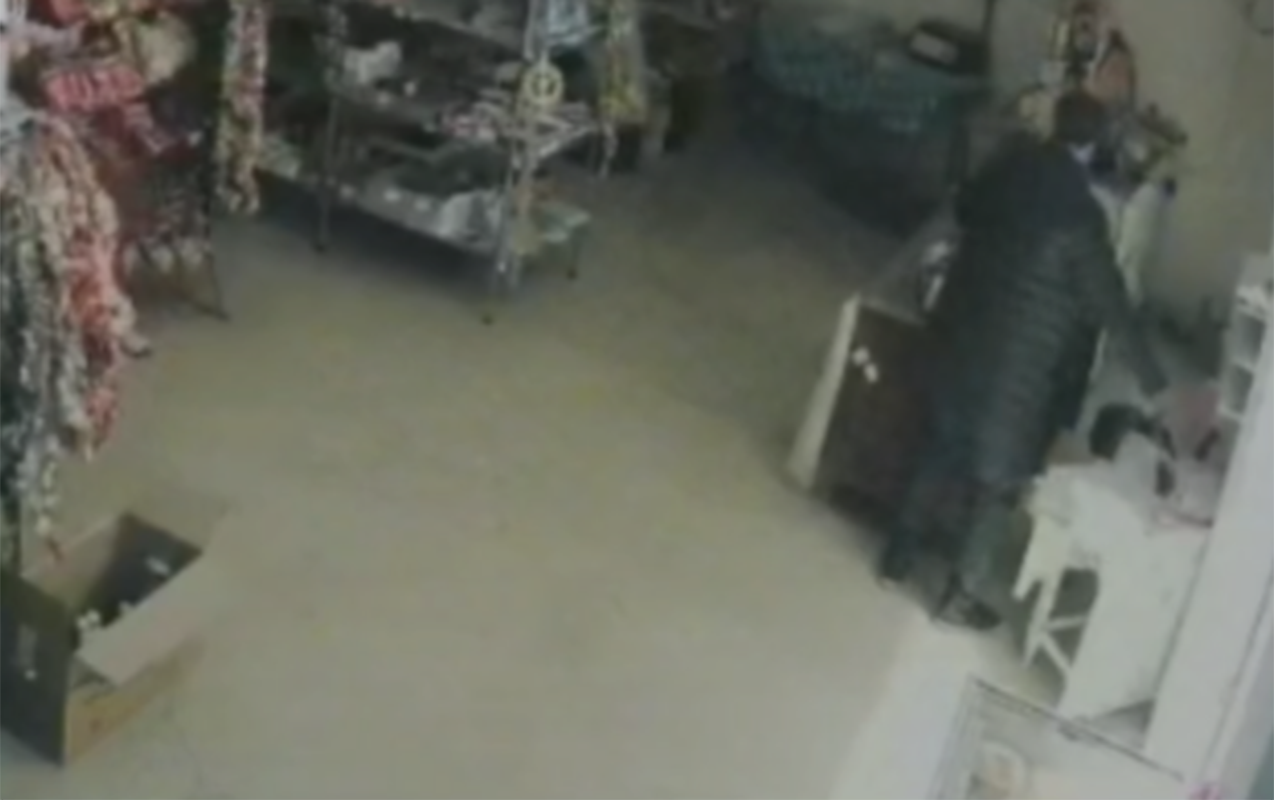 2-minlik-siqareti-bele-ogurladi