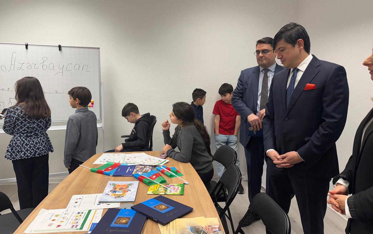 xaricde-daha-bir-azerbaycan-evi-ve-heftesonu-mektebi-acilib