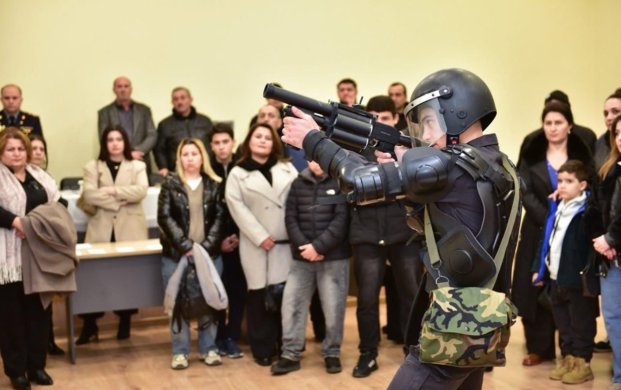 valideyn-gozu-ile-polis-akademiyasi