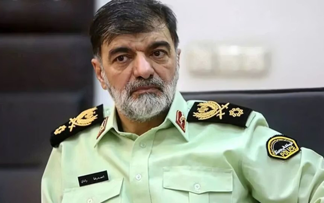 etirazcilara-polise-teslim-olmagi-teklif-etdi