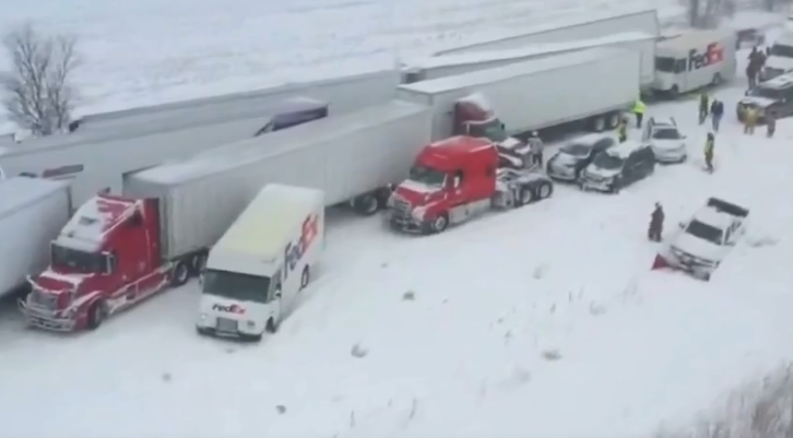 ABŞ də zəncirvari qəza 100 maşın bir birinə çırpıldı+Fotolar