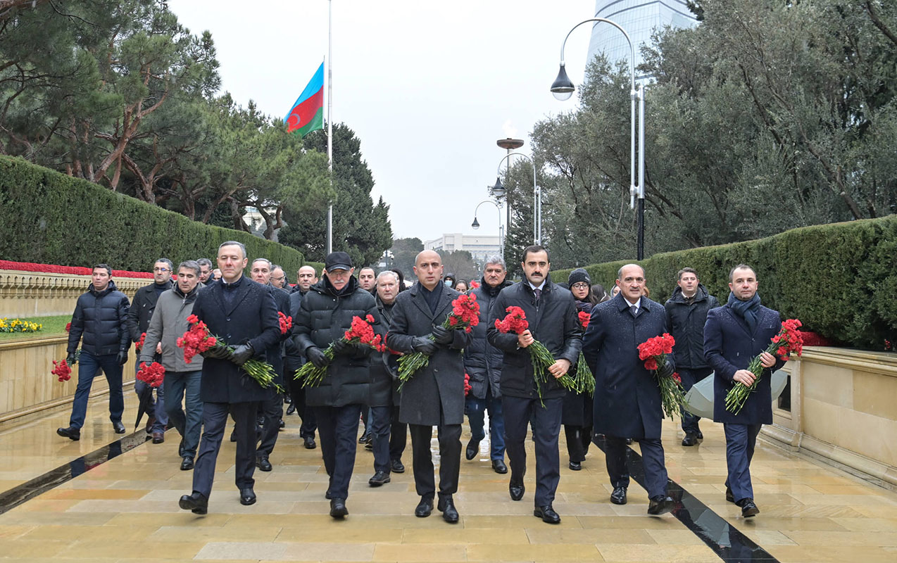 elm-ve-tehsil-nazirliyinin-rehberliyi-ve-kollektivi-sehidler-xiyabaninda