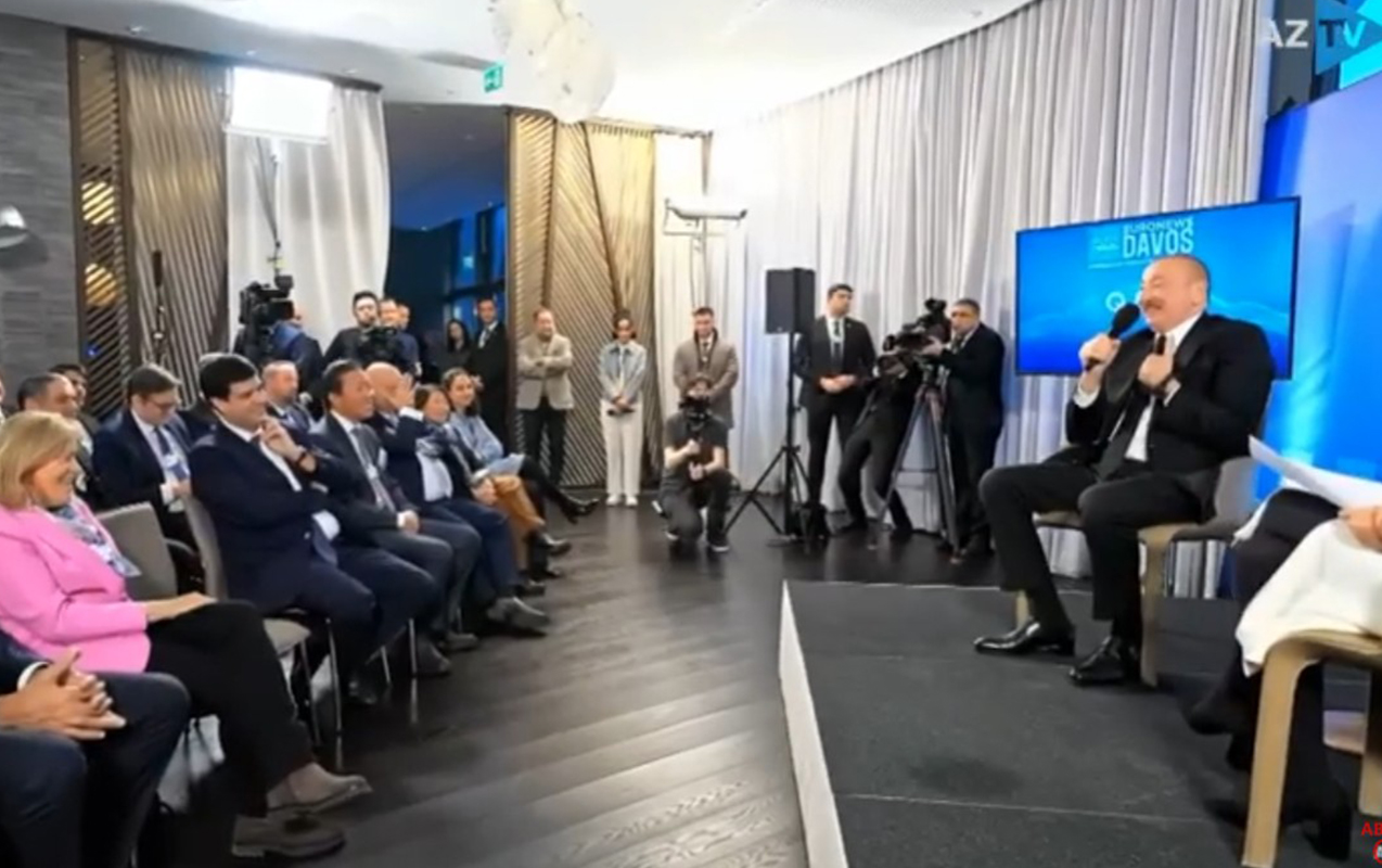 prezidentin-meshur-sirketin-direktoru-ile-semimi-dialoqunun