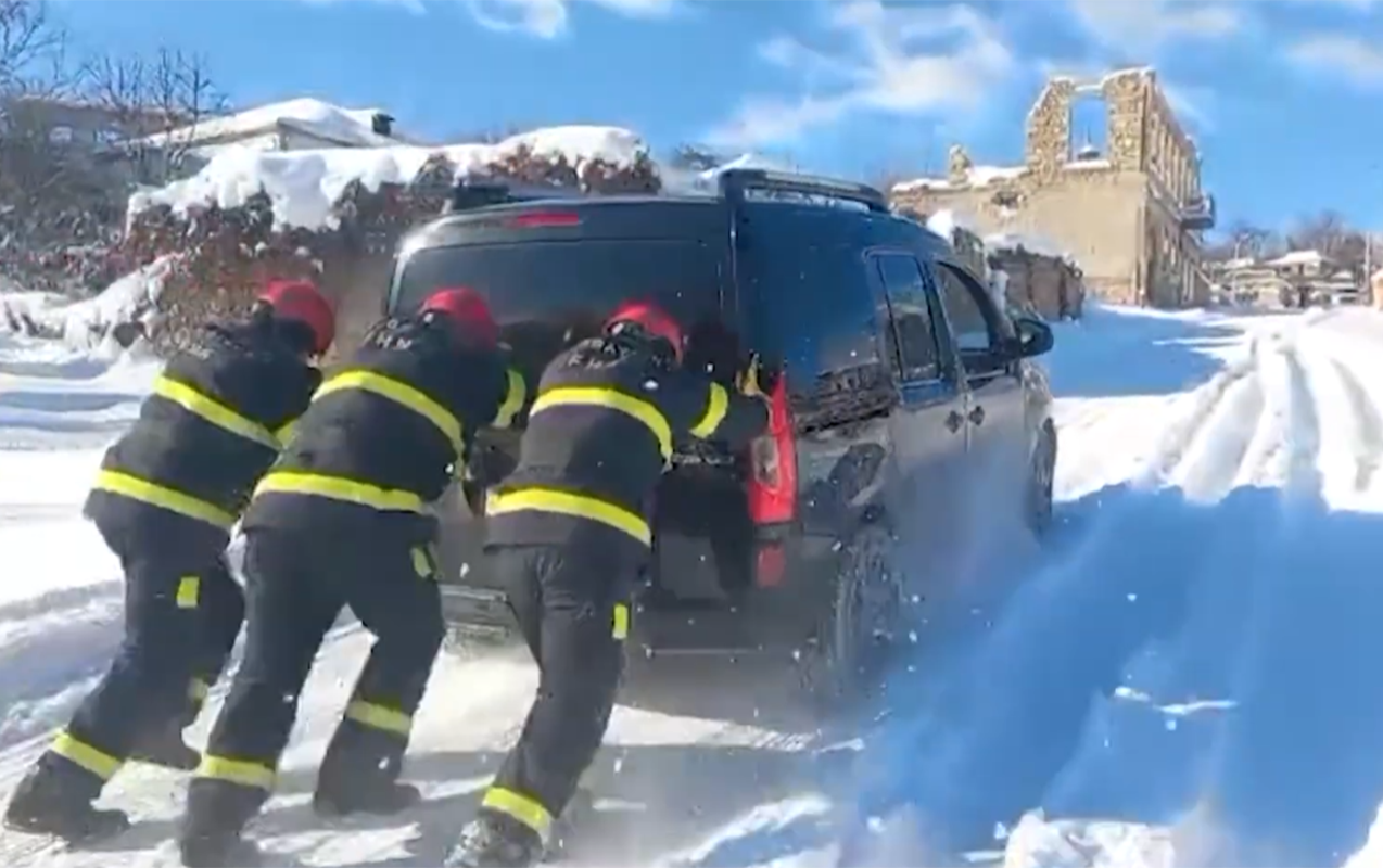 isgaldan-azad-olunmus-erazilerde-yollar-buz-bagladi