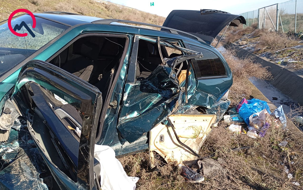 mercedes-buzlu-yolda-asdi