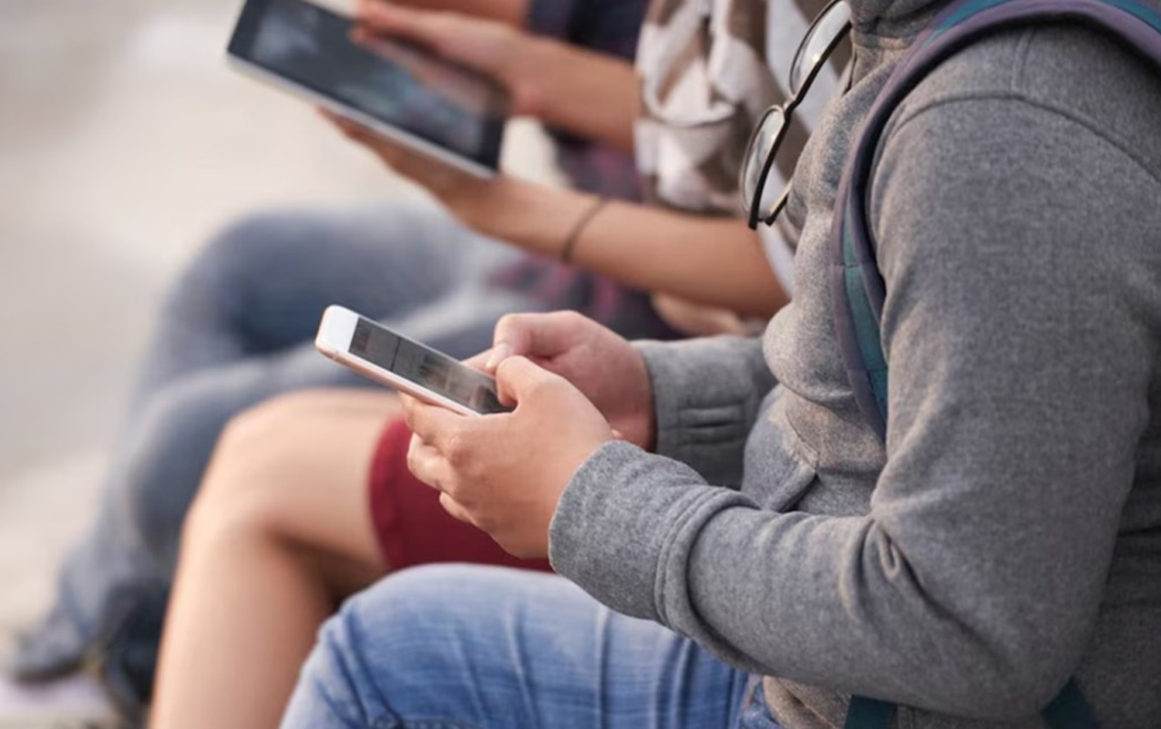 daha-bir-olke-usaqlara-sosial-sebekeleri-qadagan-etmeye-hazirlasir