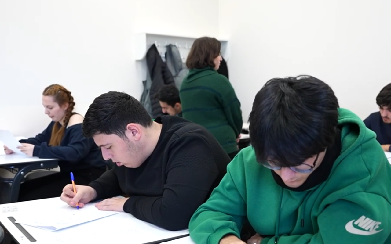 qarabag-universitetinin-telebeleri-imtahanda