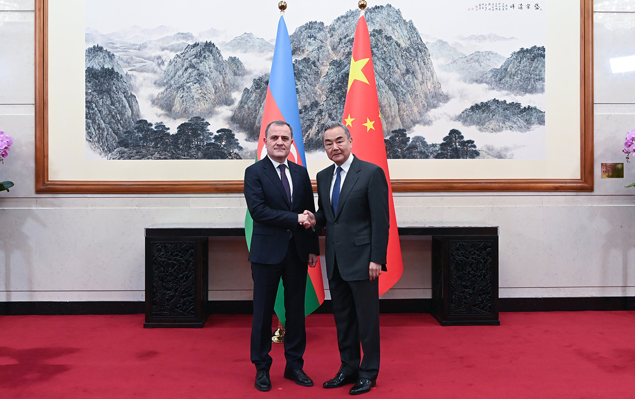 bayramov-cinli-hemkari-ile-gorusdu