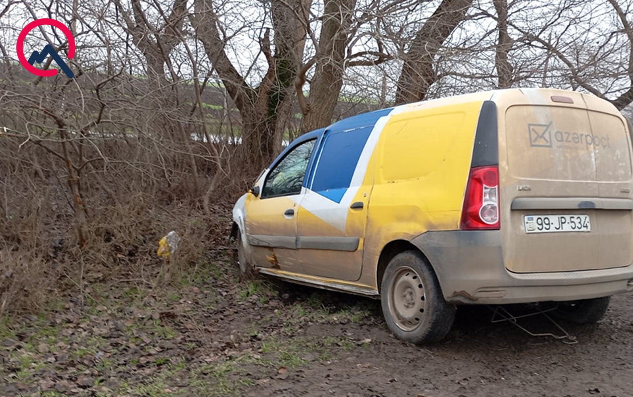 azerpoctun-masini-agaca-cirpildi