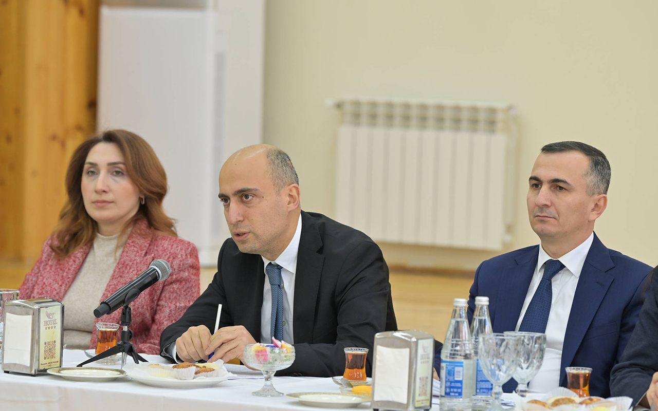 nazir-merkezi-aran-regionu-uzre-genc-pedaqoji-heyetle-gorusdu