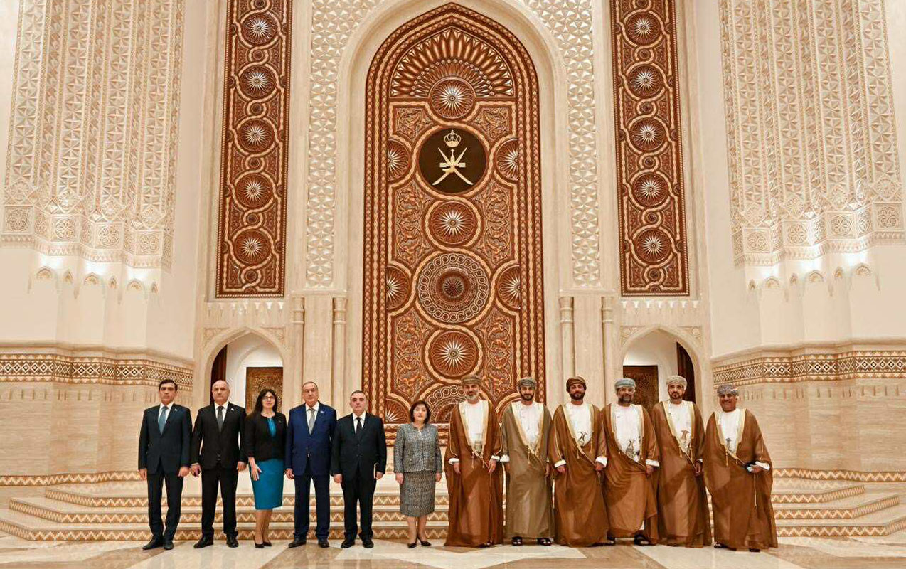 sahibe-qafarova-omanin-sura-meclisinin-sedri-ile-gorusdu