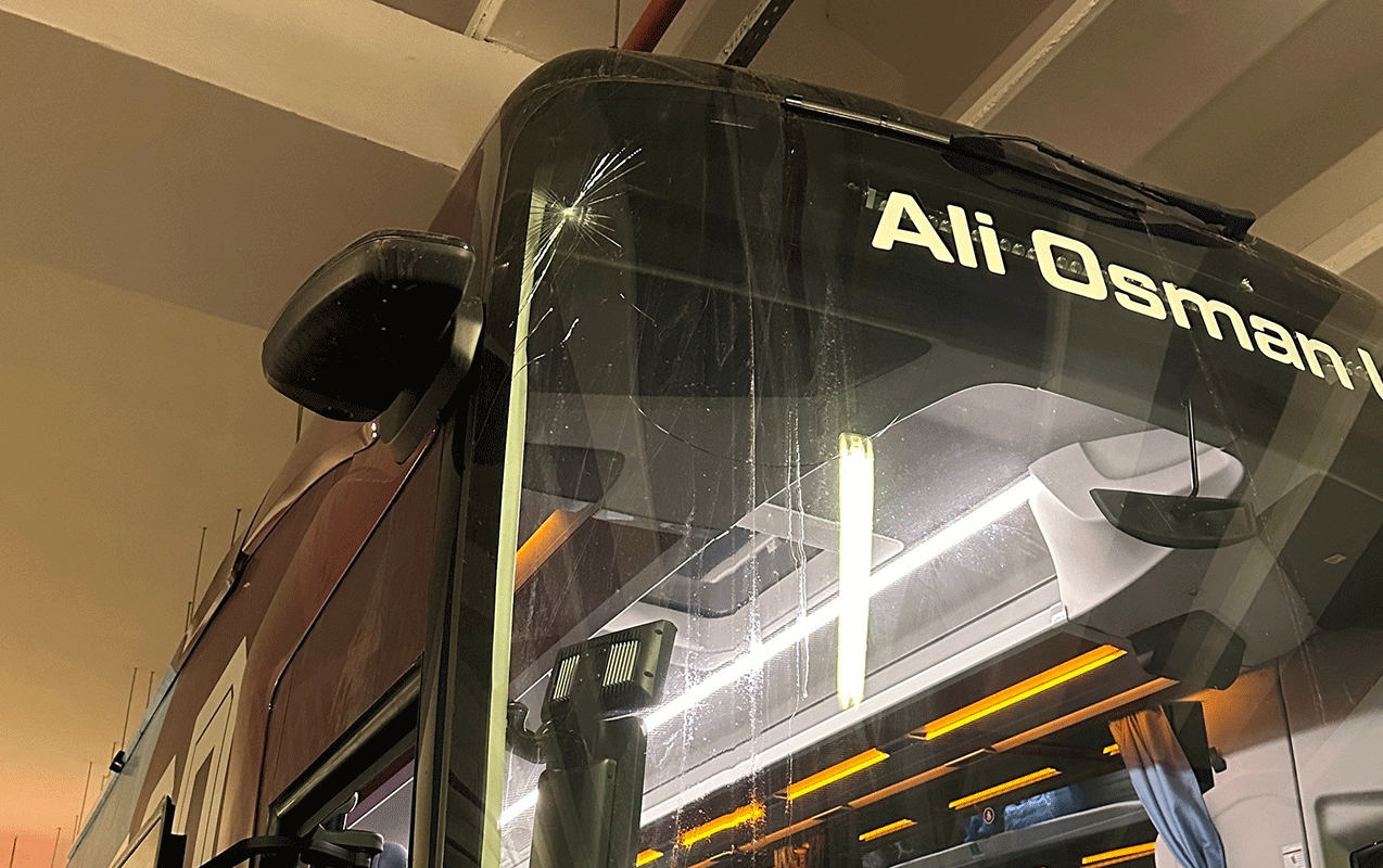 trabzonspor-avtobusunu-dasladilar