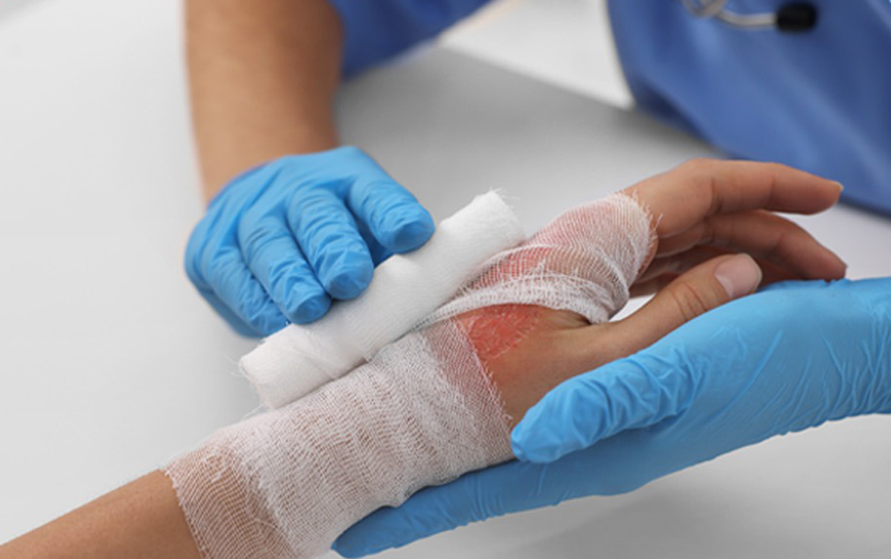 yaniqlarin-mualicesi-zamani-deri-kocurulmesi-de-icbari-tibbi-sigorta-hesabina-aparilir