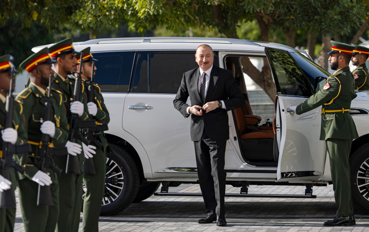 ilham-eliyev-ebu-dabide-hemkari-ile-gorusdu