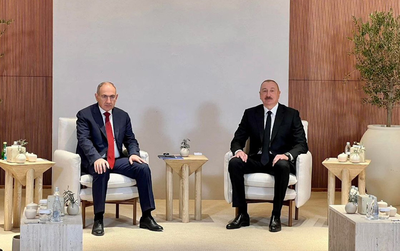 eliyevle-pasinyanin-genis-terkibde-gorusu-kecirilir