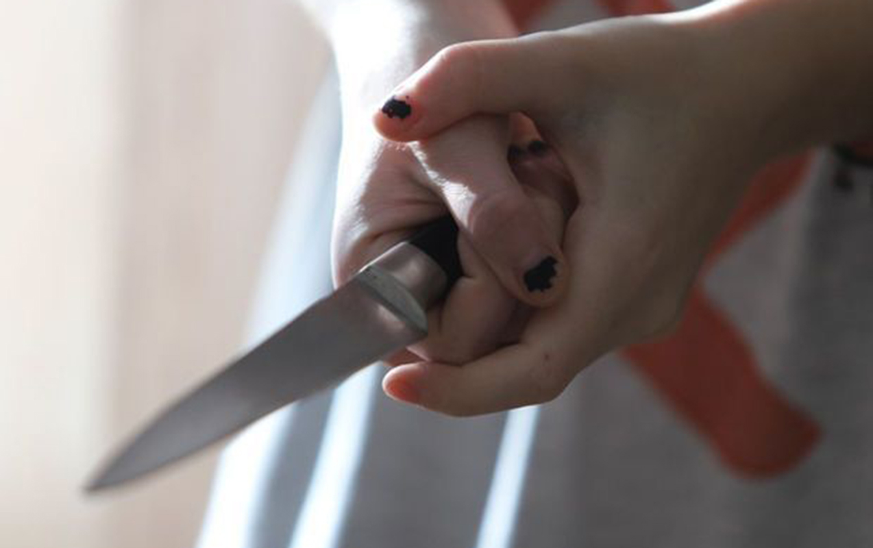 bakida-bicaqlanan-ata-oldu