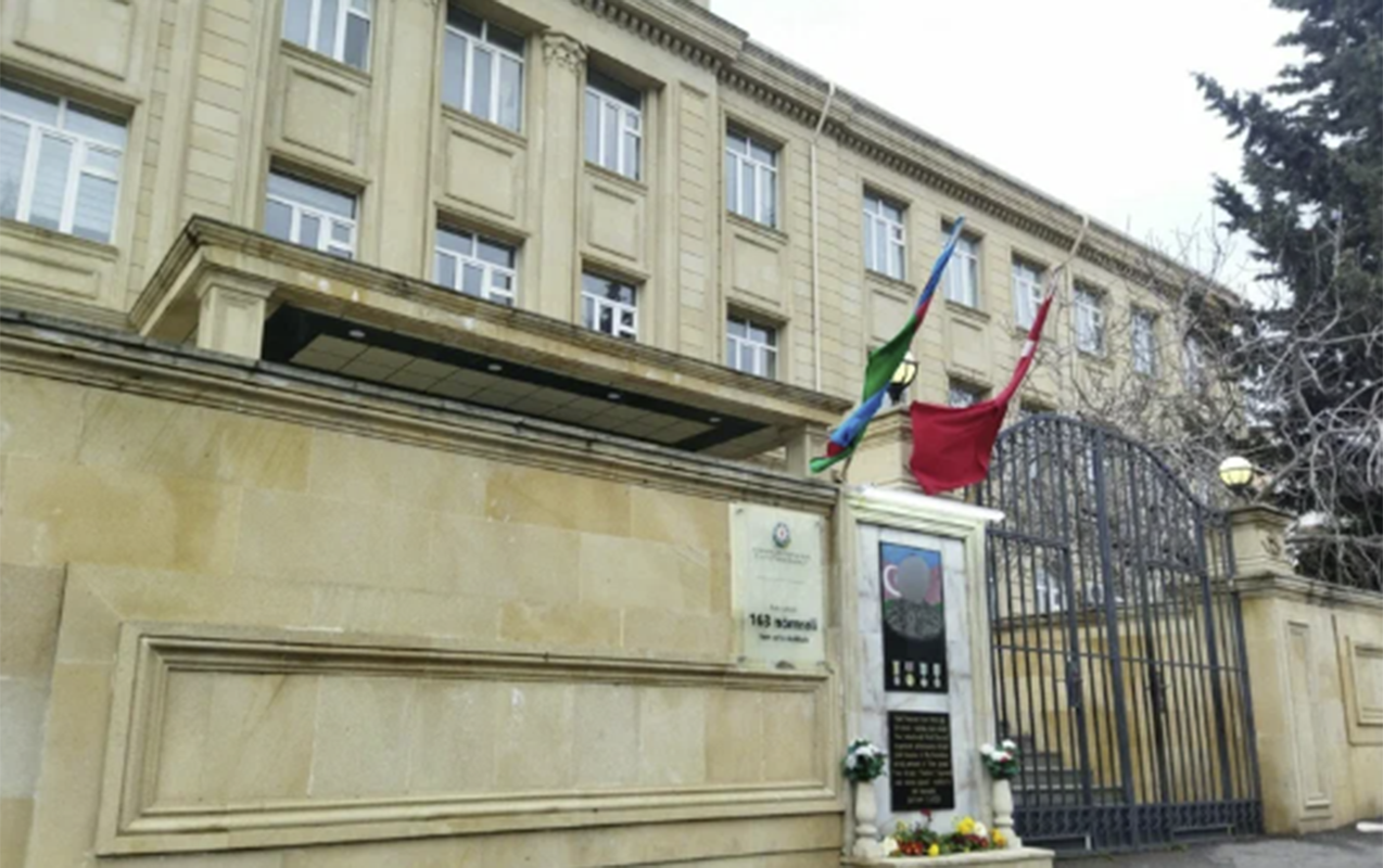 10-cu-sinif-sagirdi-mektebin-penceresinden-yixildi