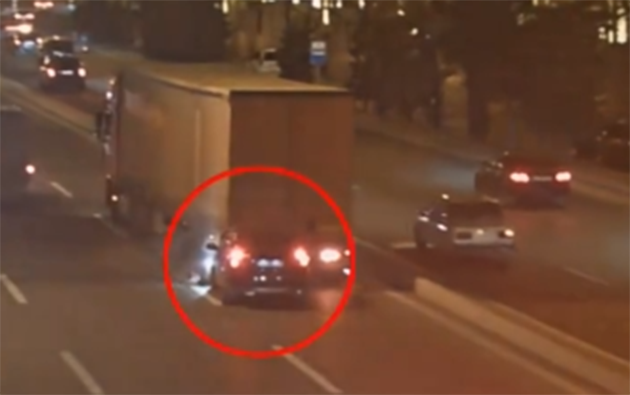 bagirov-tunelinden-kece-bilmeyen-yuk-masini-qezaya-dusdu