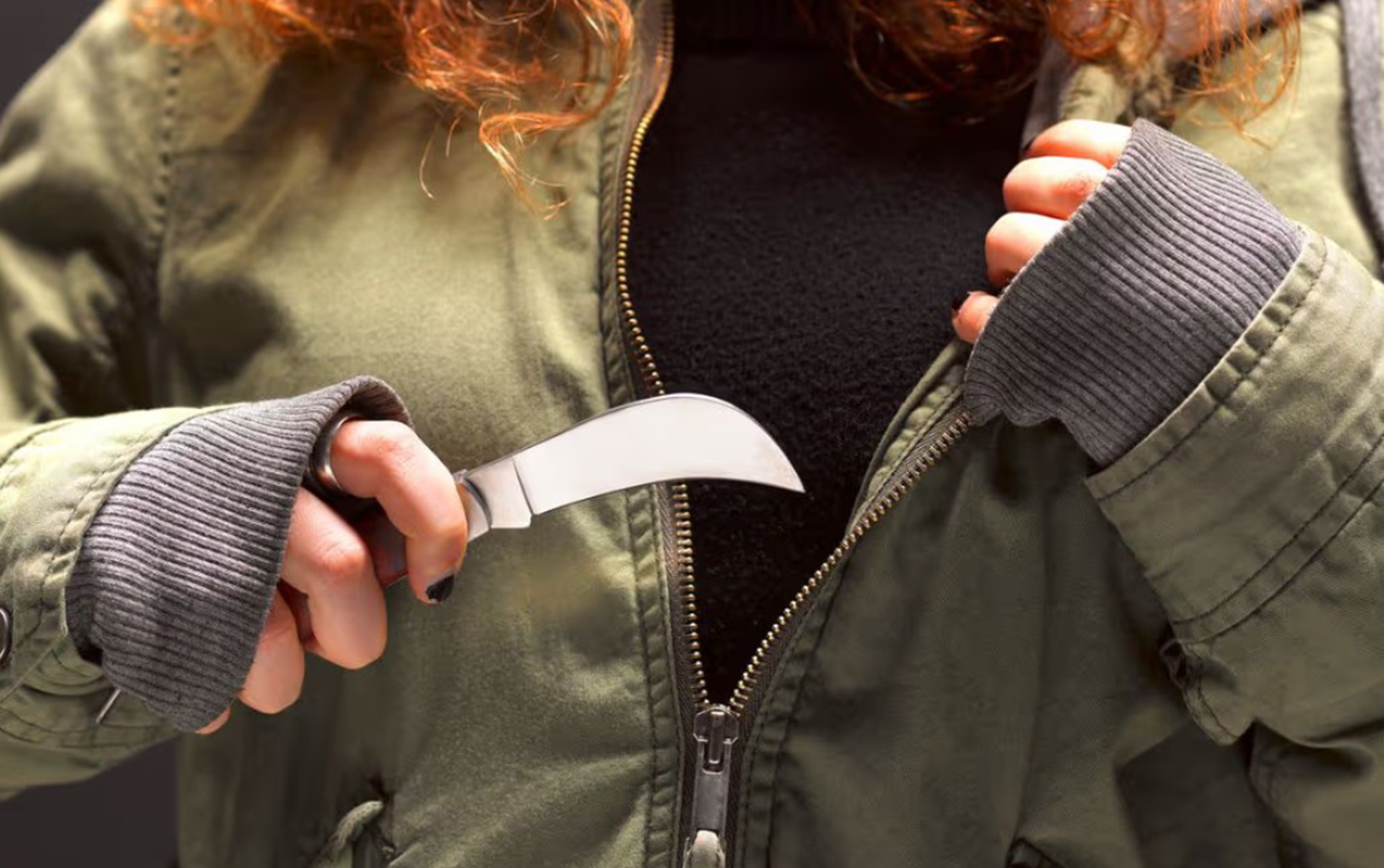 anasini-doyduyu-ucun-atasini-bicaqlayan-15-yasli-qiz