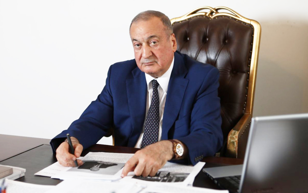 Eldar Quliyev həm deputatdır, həm rektor...