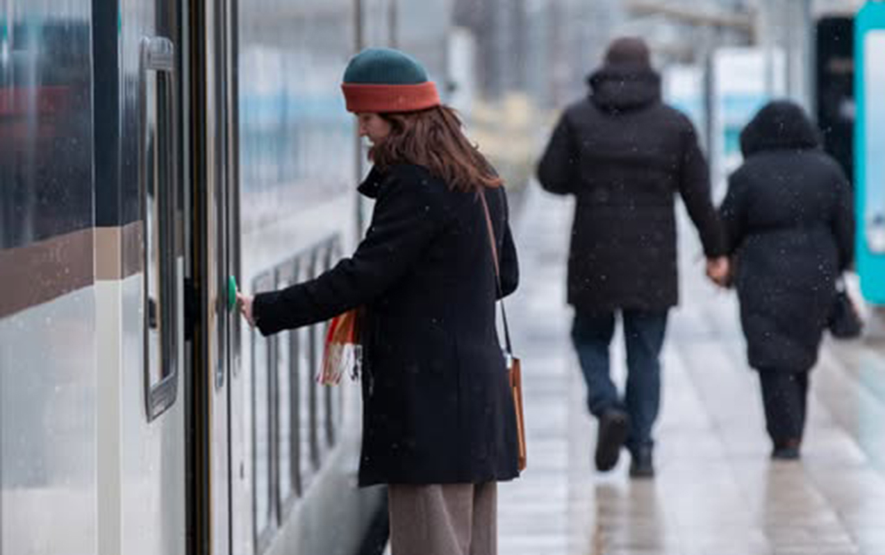 qatarlar-qrafik-uzre-hereketini-davam-etdirir