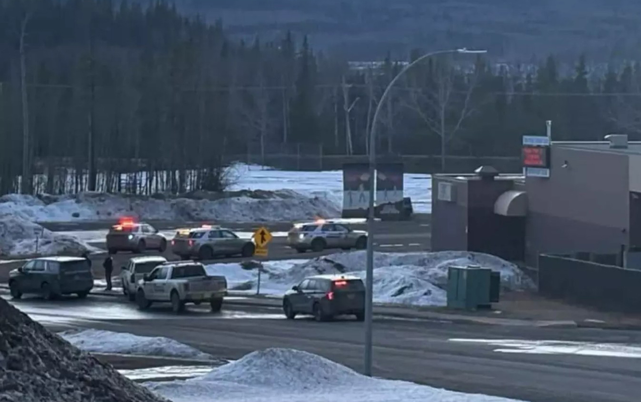 kanadada-orta-mektebde-silahli-hucum