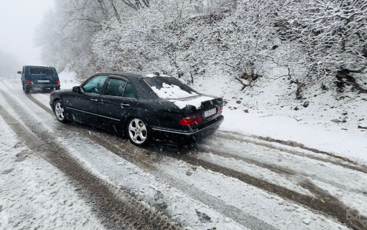 bakisamaxi-yolunda-buzlasma