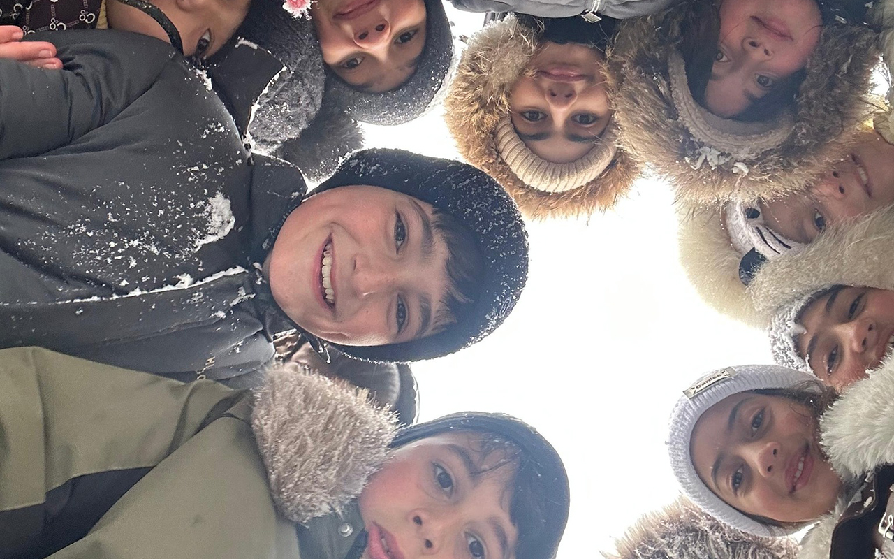 qar-sevincini-onlarin-uzunde-gorun