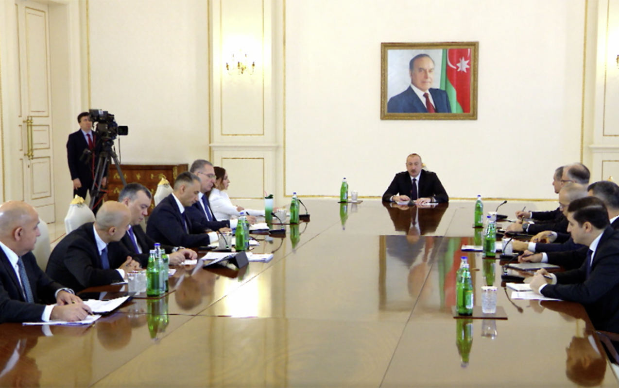 prezident-musavire-kecirdi