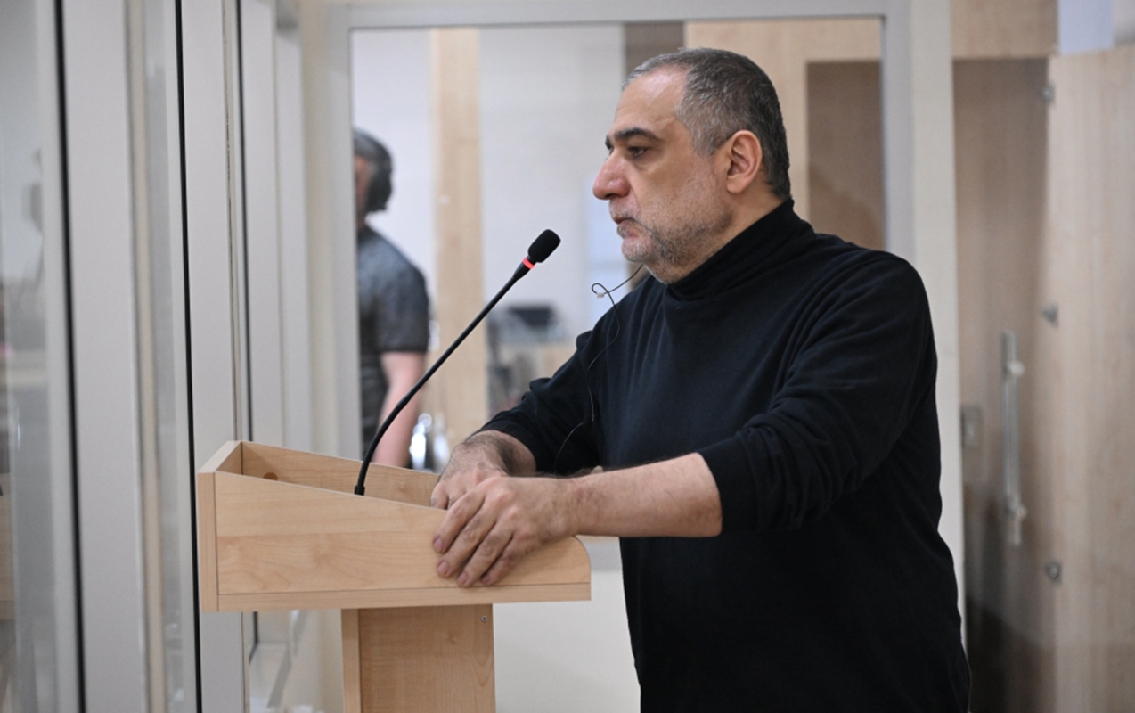 vardanyan-mehkemede-fuzulinin-bu-seirini-oxuyubmus