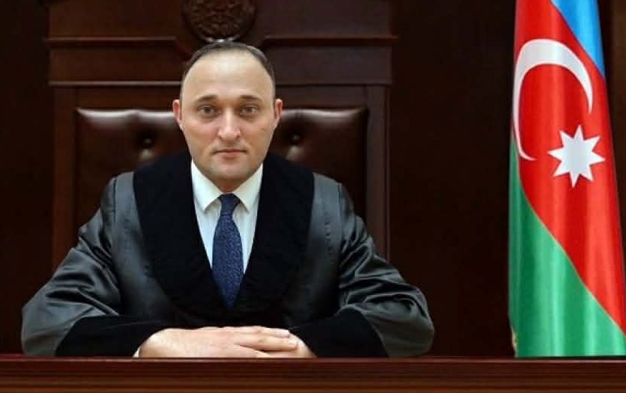 atani-usaga-qolu-qandalli-gostermekle-qehremanini-oldurmeyin