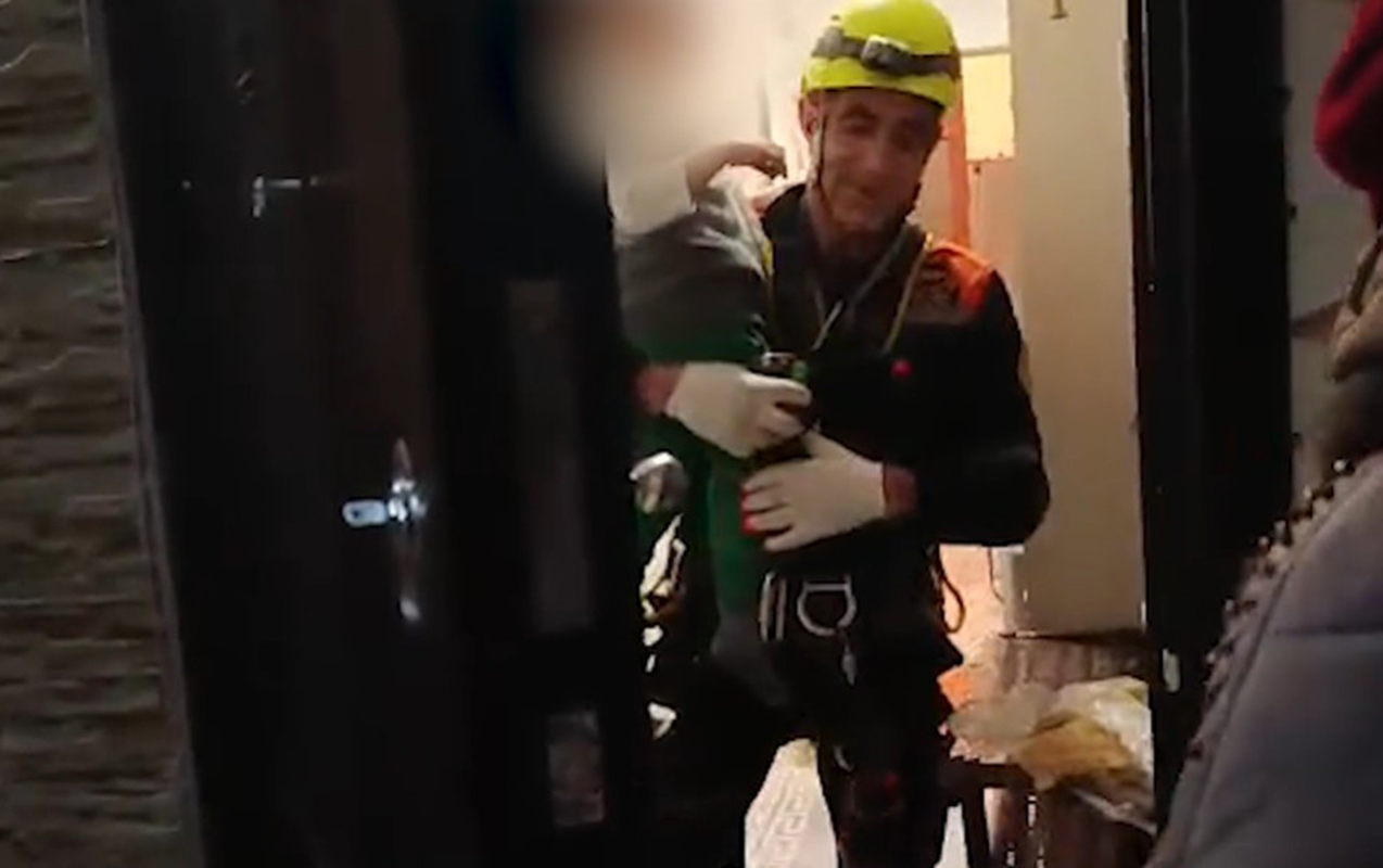 4-yasli-usaq-evde-komeksiz-qaldi