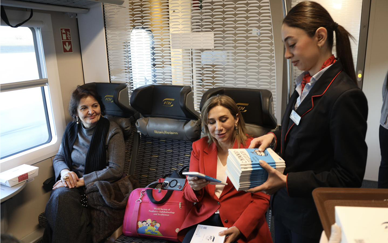 qatarda-sernisinlere-kitab-hediyyesi