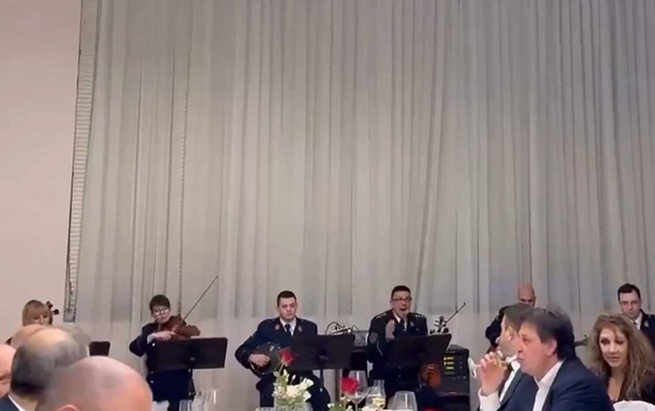 ay-lacin-belqrada-kimi-gedib-cixdi