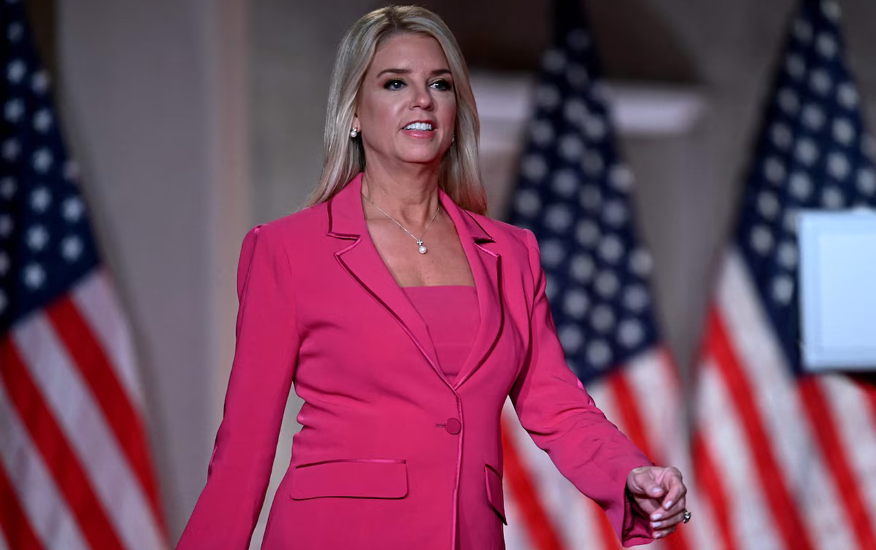 epsteyn-fayllarindaki-300-den-cox-meshurun-adini-aciqladi