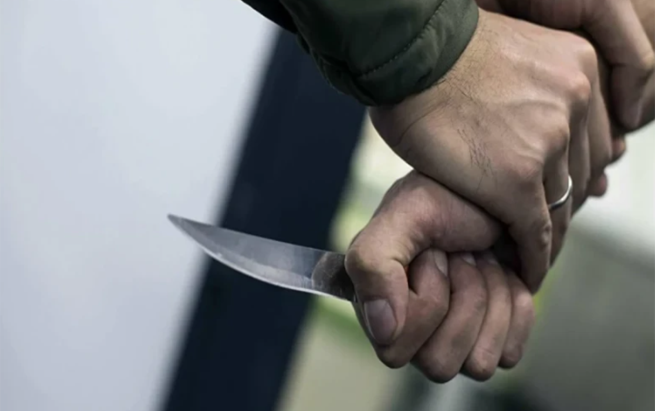 sevgililer-gununde-kecmis-arvadinin-yeni-erini-bicaqlayib