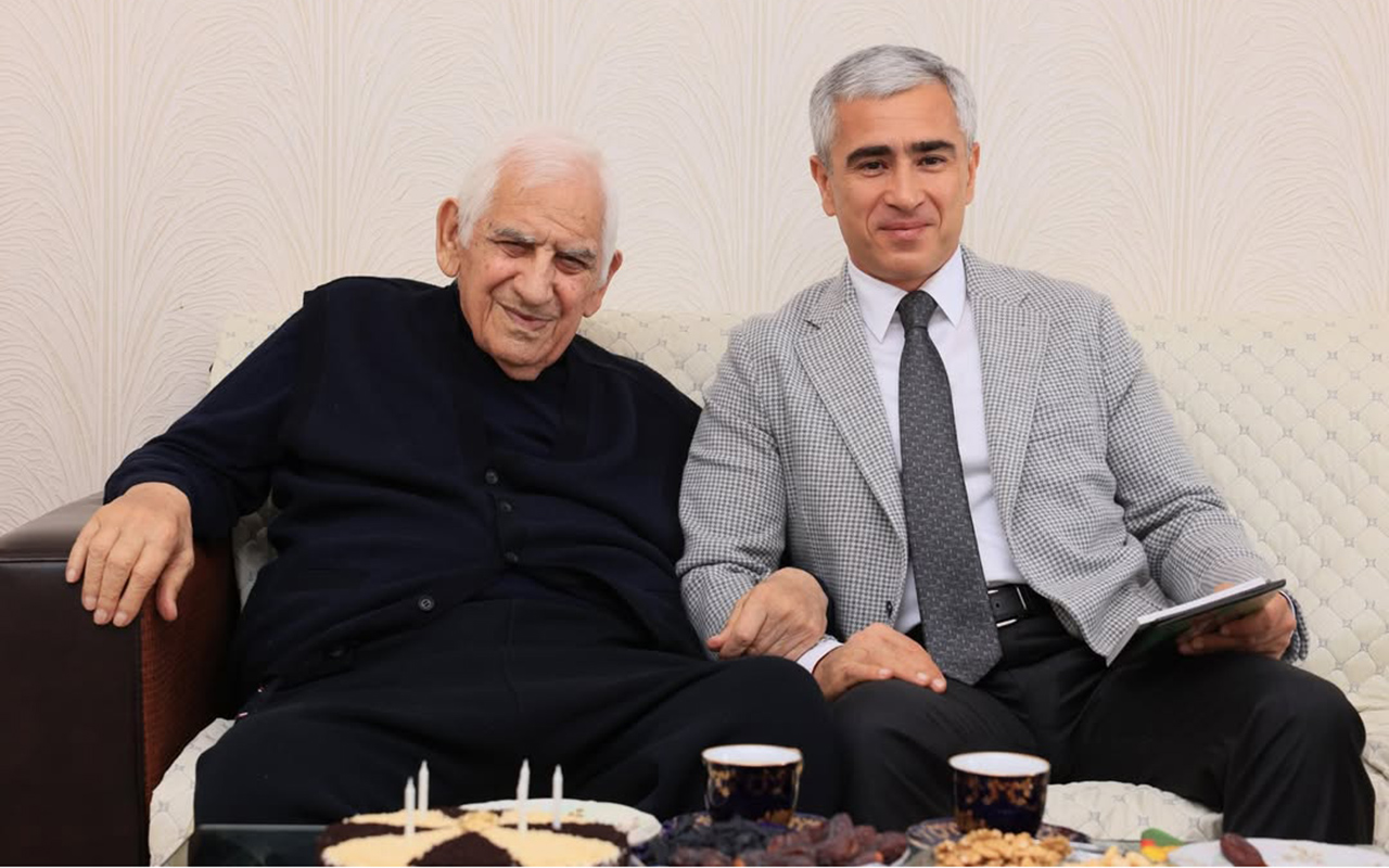 anar-elekberov-95-yasli-neriman-hesenzadeni-ziyaret-etdi