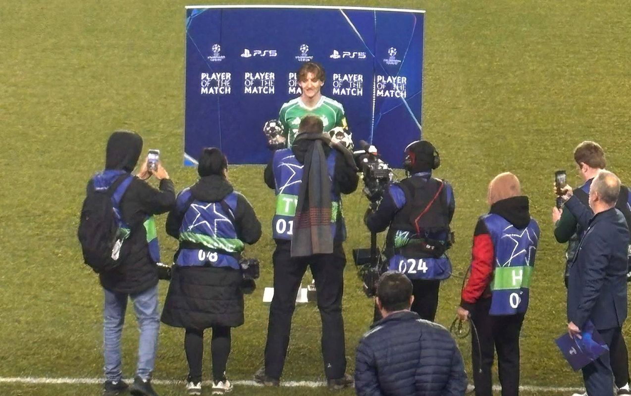 pokere-imza-atan-qordon-oyunun-en-yaxsisi-secildi