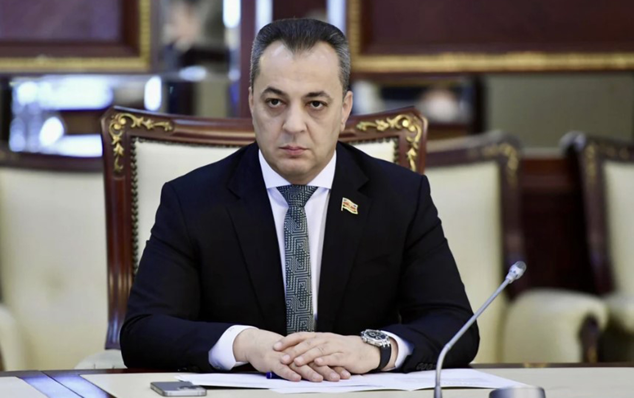 oyunlar-uzre-mecburi-yas-kateqoriyasi-gosterilmelidir