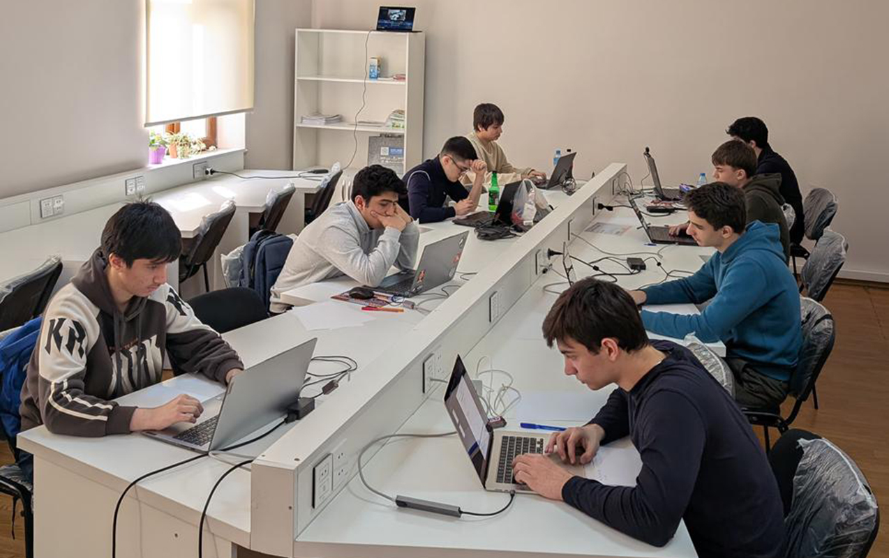 azerbaycanli-mektebliler-beynelxalq-proqramlasdirma-musabiqesinde-6-medal-qazandilar